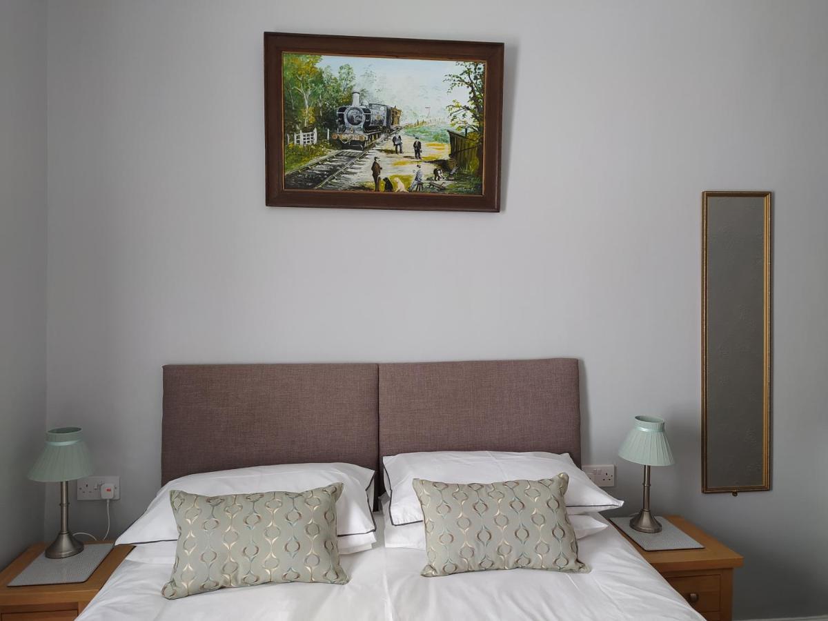 Frosty Towers Bed & Breakfast Ландъндо Екстериор снимка