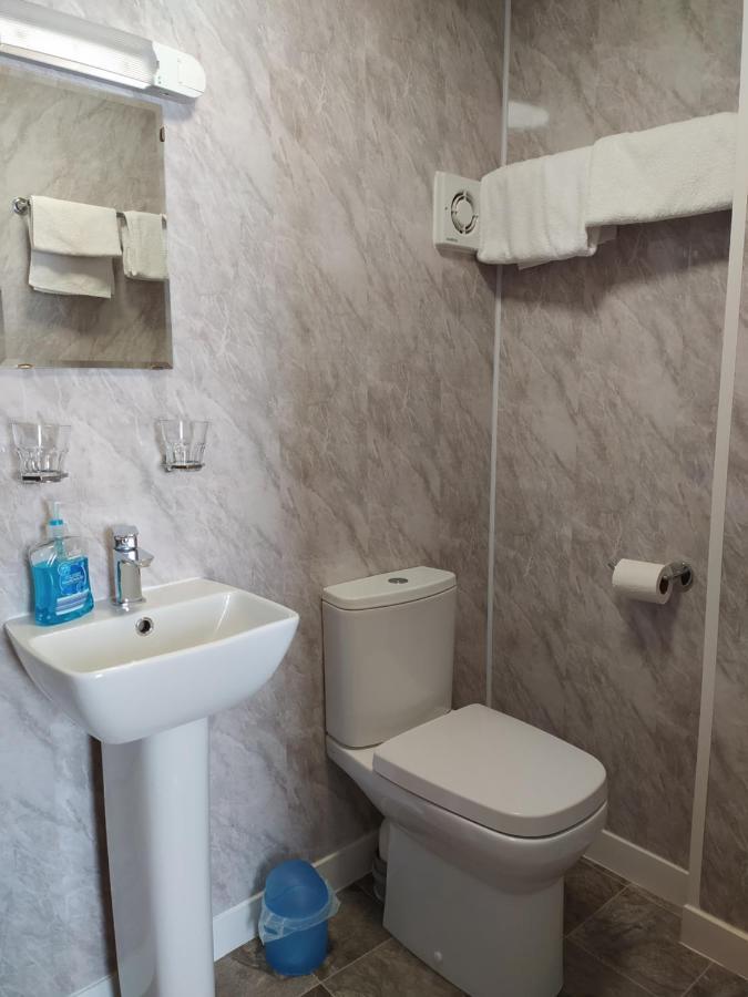 Frosty Towers Bed & Breakfast Ландъндо Екстериор снимка