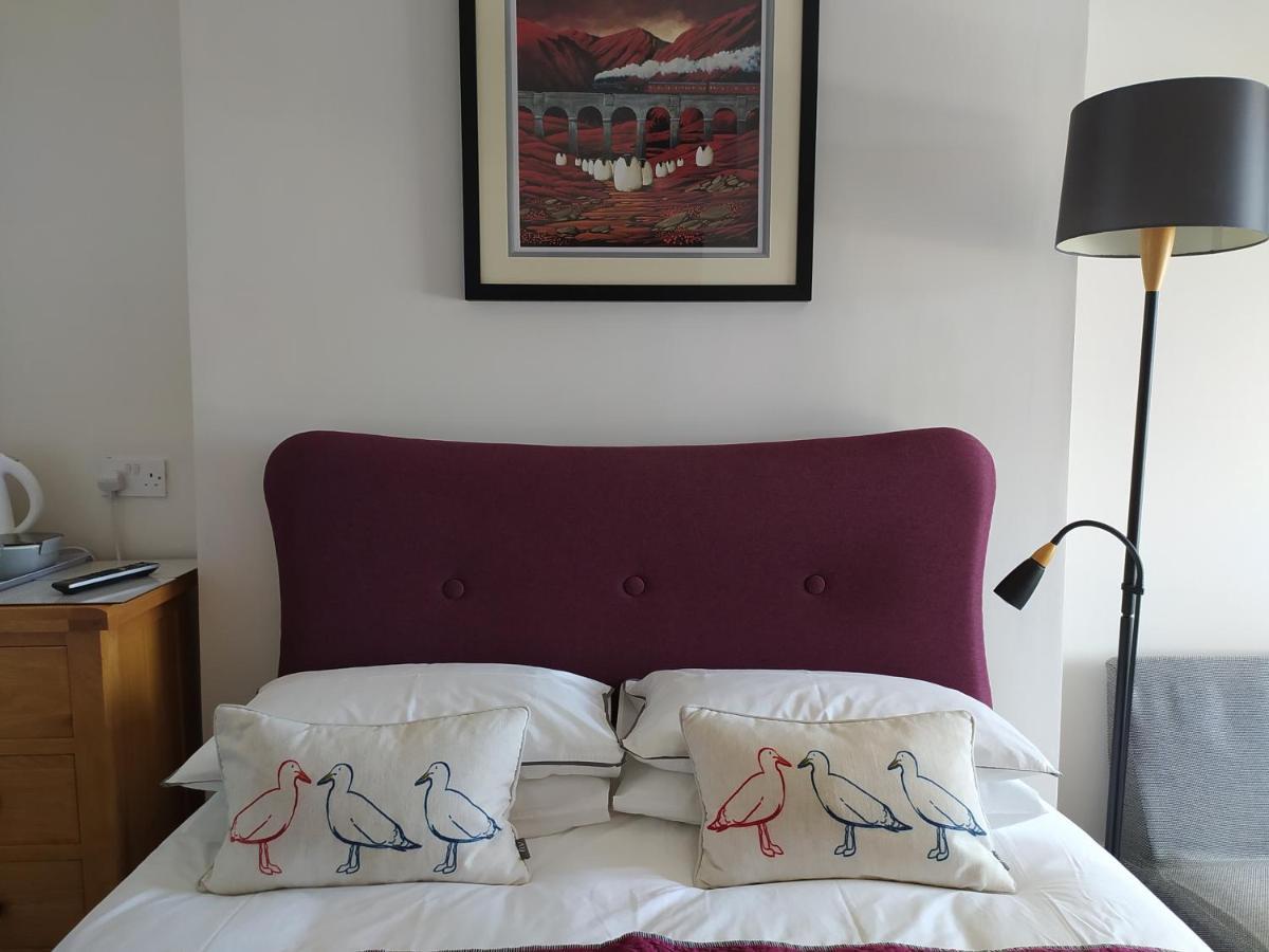Frosty Towers Bed & Breakfast Ландъндо Екстериор снимка