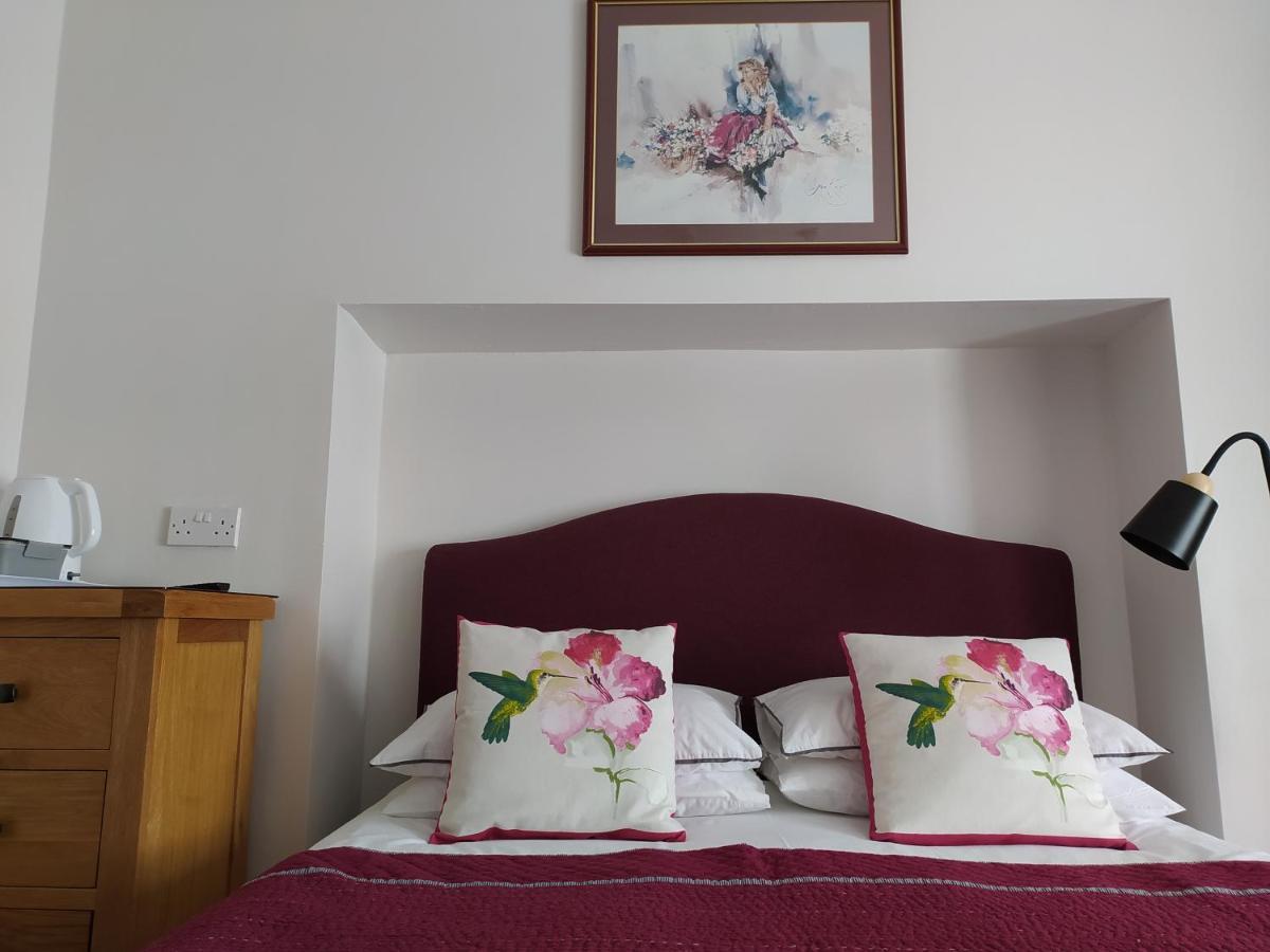 Frosty Towers Bed & Breakfast Ландъндо Екстериор снимка
