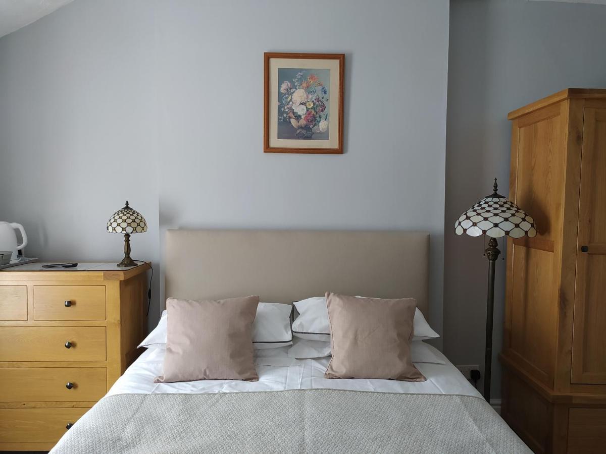 Frosty Towers Bed & Breakfast Ландъндо Екстериор снимка