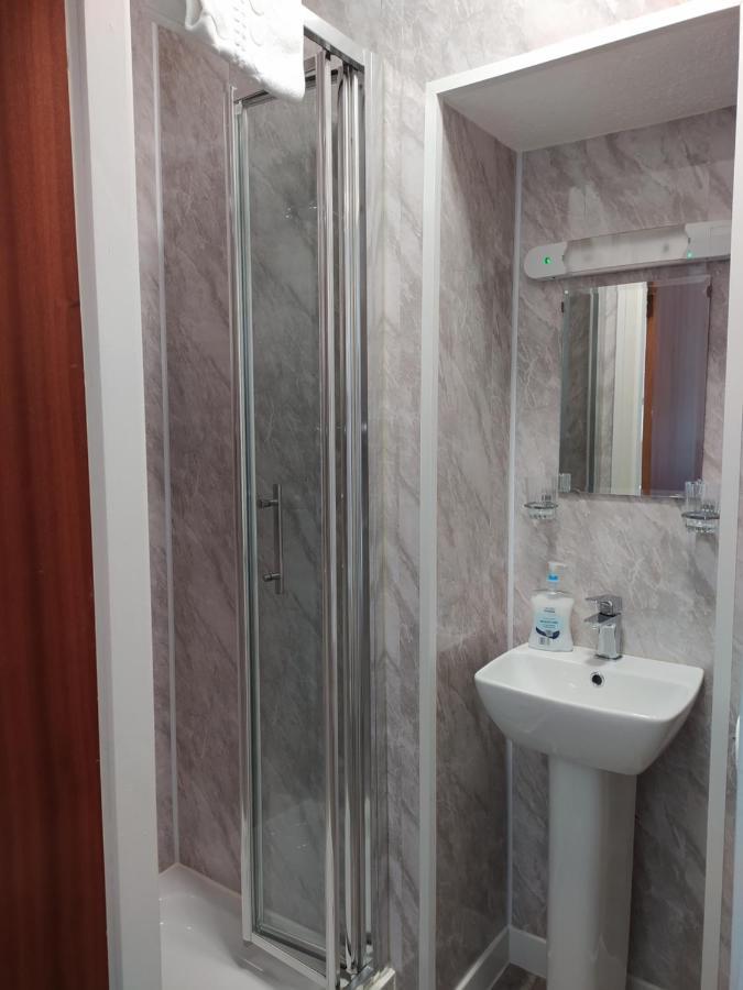 Frosty Towers Bed & Breakfast Ландъндо Екстериор снимка