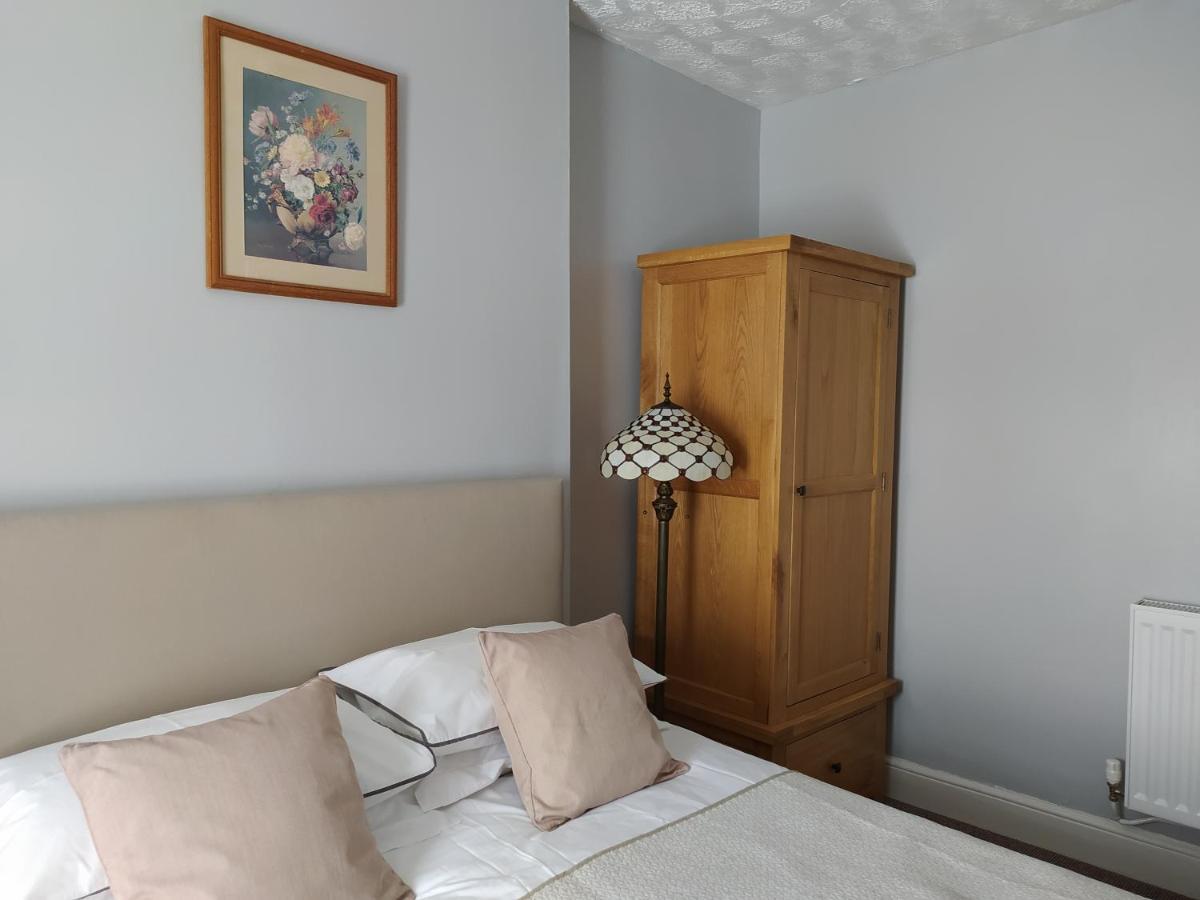 Frosty Towers Bed & Breakfast Ландъндо Екстериор снимка