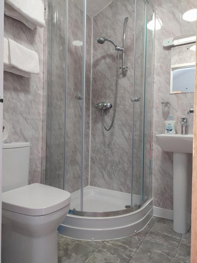 Frosty Towers Bed & Breakfast Ландъндо Екстериор снимка